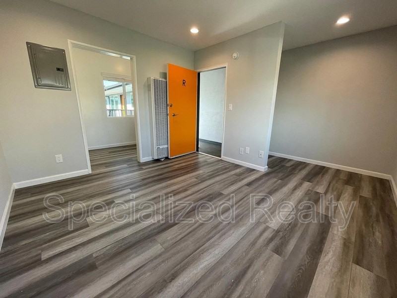 139 N Belmont St #R - Photo 2 of 7