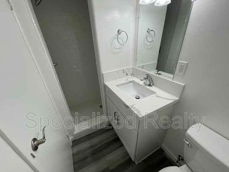 139 N Belmont St #R - Photo 6 of 7
