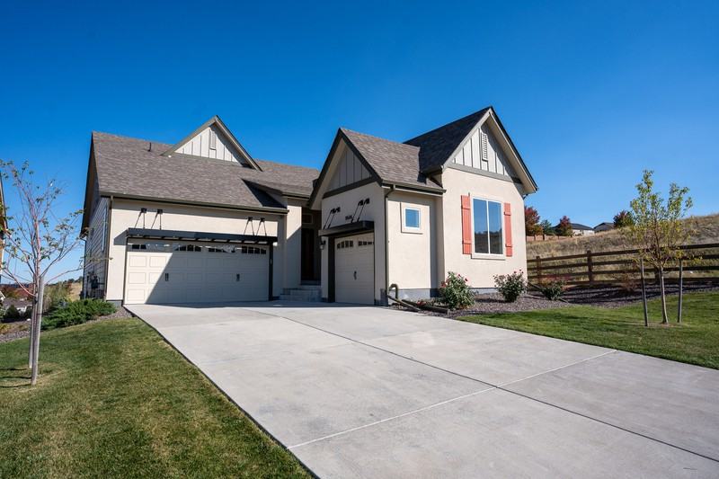 8606 Holman Cir - Photo 2 of 25