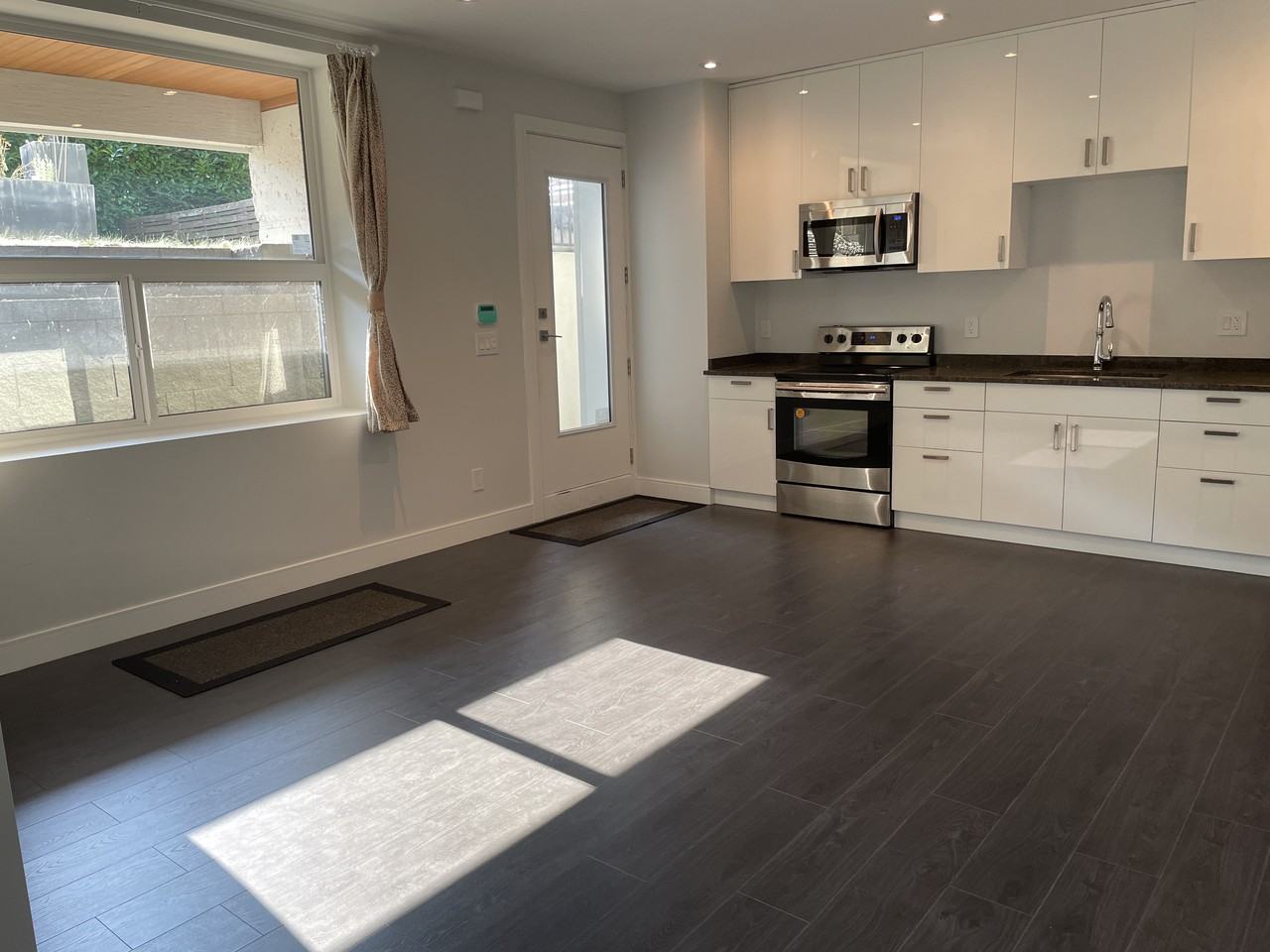 563 Alpine Court - Photo 3 of 9