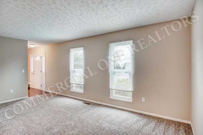 2127 Sutter Pkwy - Photo 2 of 14