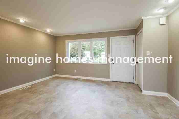 3676 Northport Dr - Photo 3 of 17