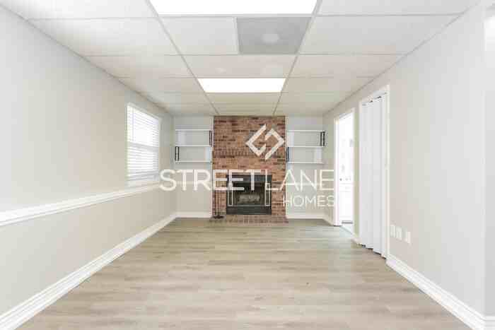 1685 S Espana Way - Photo 3 of 15