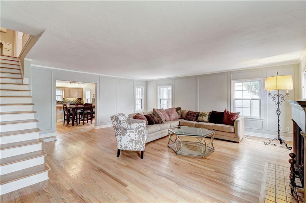 910 Nw 37th St #910 - Photo 3 of 20