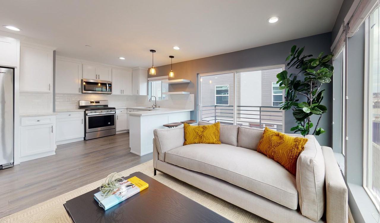 Beautiful East LA home with views of downtown - Photo 2 of 21