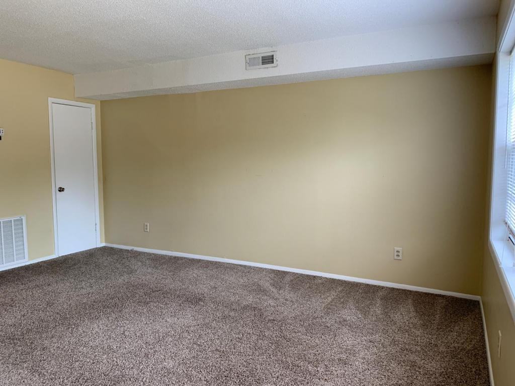 102 Weeks Dr - Photo 4 of 36