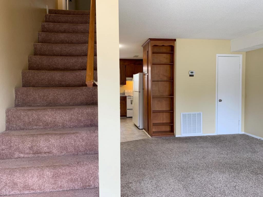 102 Weeks Dr - Photo 5 of 36