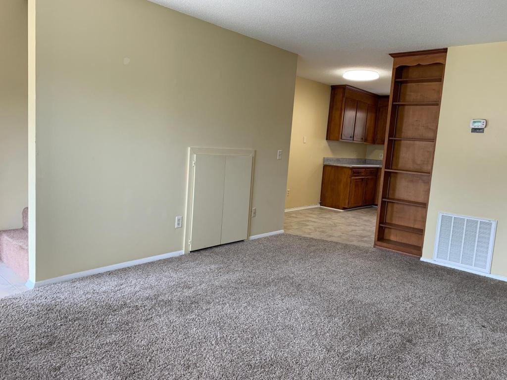 102 Weeks Dr - Photo 6 of 36