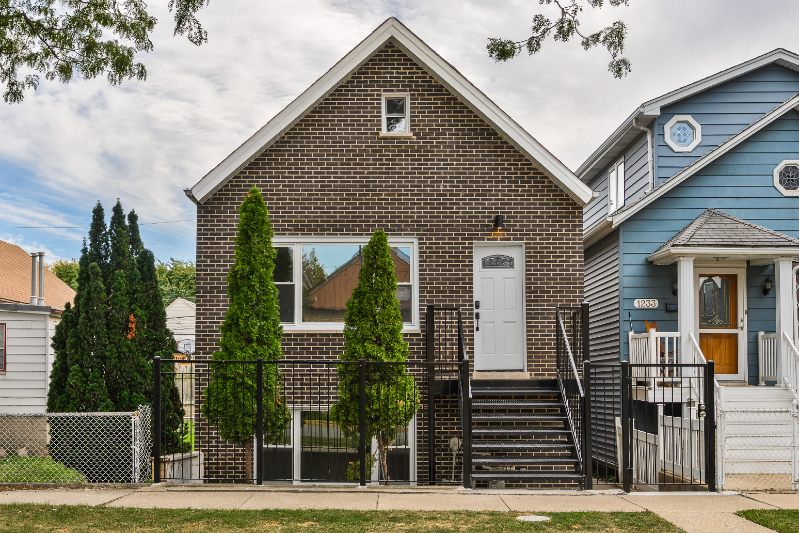 1229 W 32nd Pl #2 - Photo 2 of 17