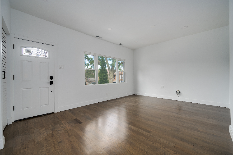 1229 W 32nd Pl #2 - Photo 3 of 17