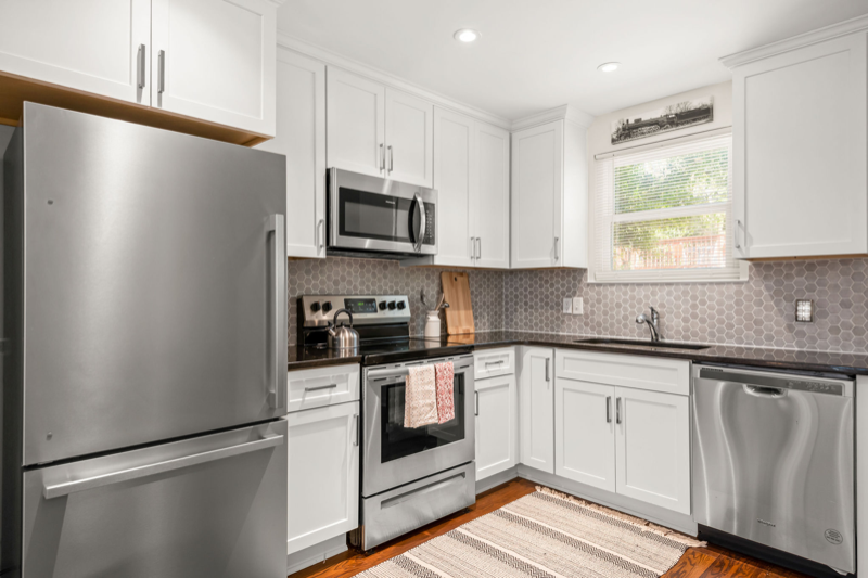 633 Debbie Dr - Photo 4 of 17