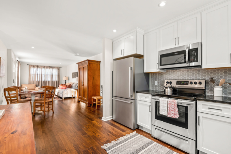 633 Debbie Dr - Photo 5 of 17