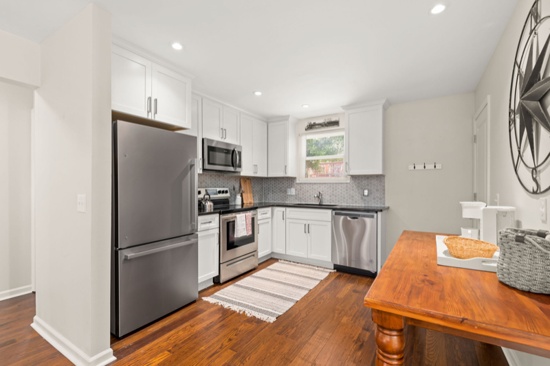 633 Debbie Dr - Photo 6 of 17