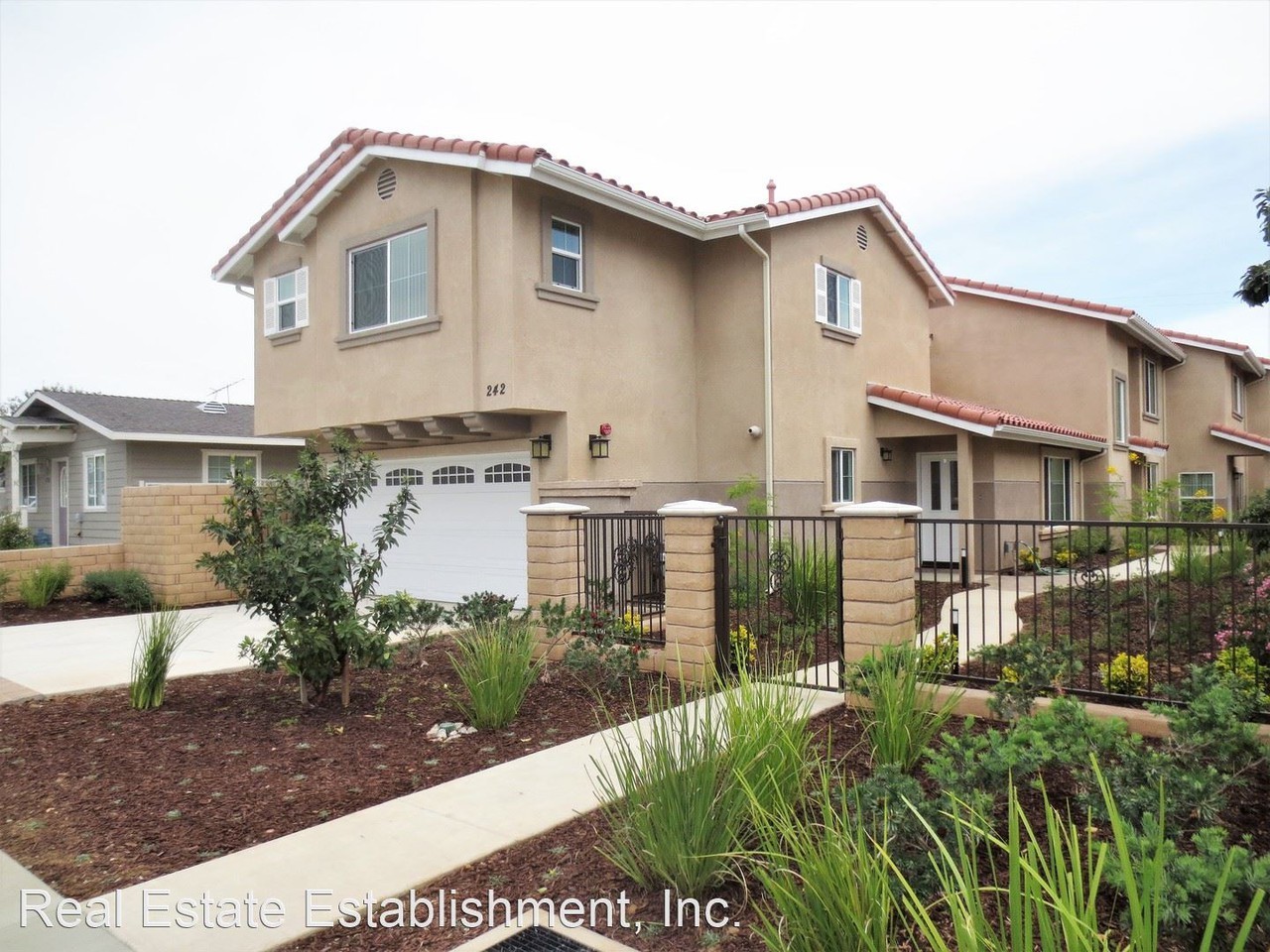242 S. Redwood Avenue - Photo 2 of 16