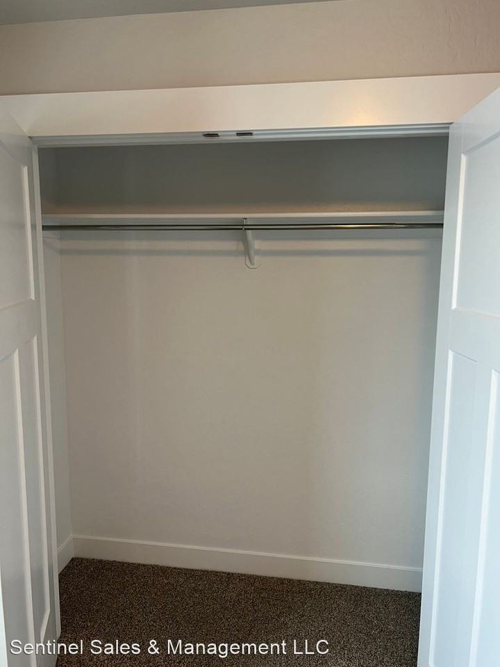 1375 E Rachel Way - Photo 3 of 28