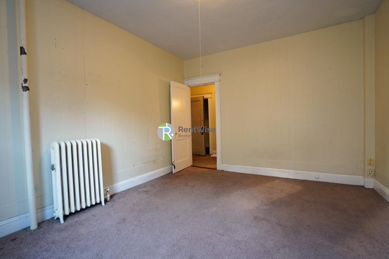 68 Woodstock Ave #1 - Photo 3 of 10