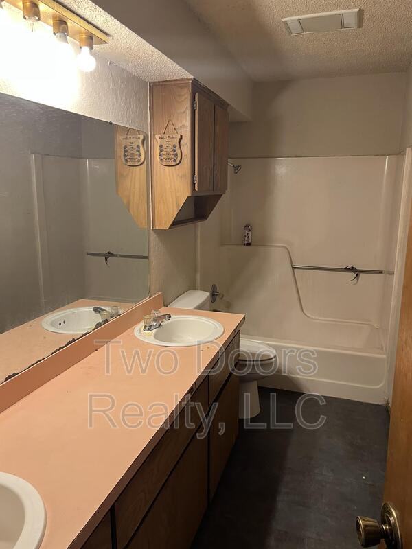 2828 Se 55th St - Photo 3 of 11
