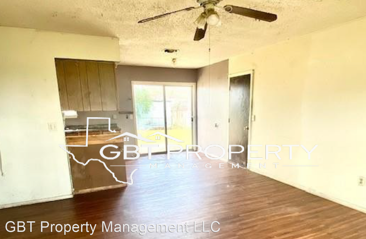 305 Tillman Rd - Photo 2 of 3