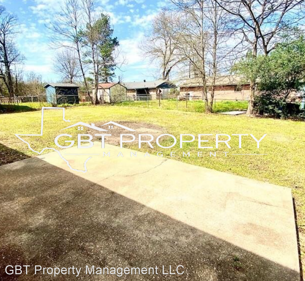 305 Tillman Rd - Photo 3 of 3