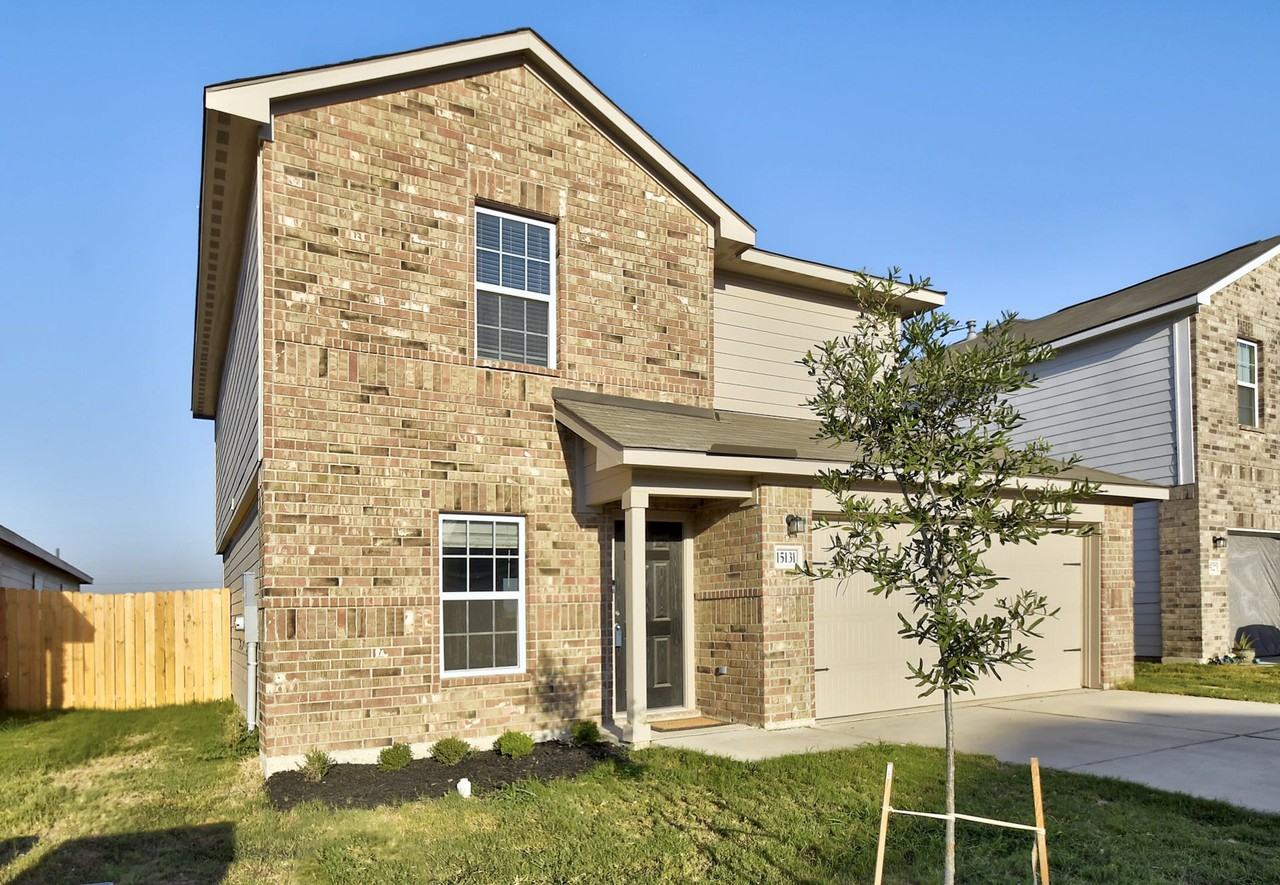 15131 Harbor Lndg - Photo 2 of 26