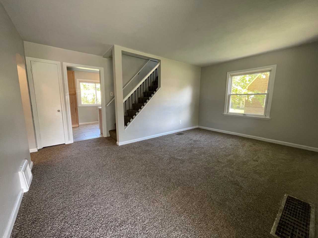 4327 Vermont Ct - Photo 2 of 10