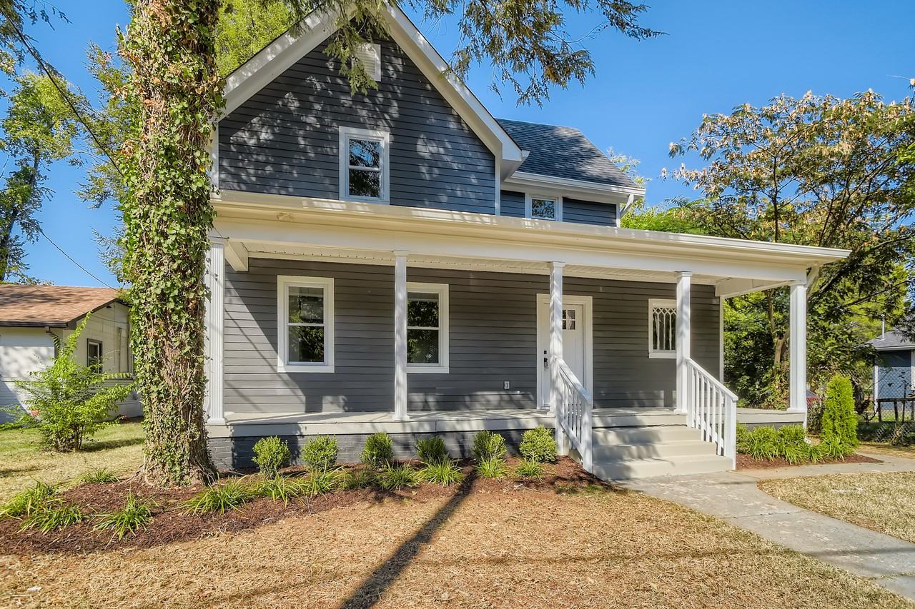 2304 Seifried St - Photo 2 of 28