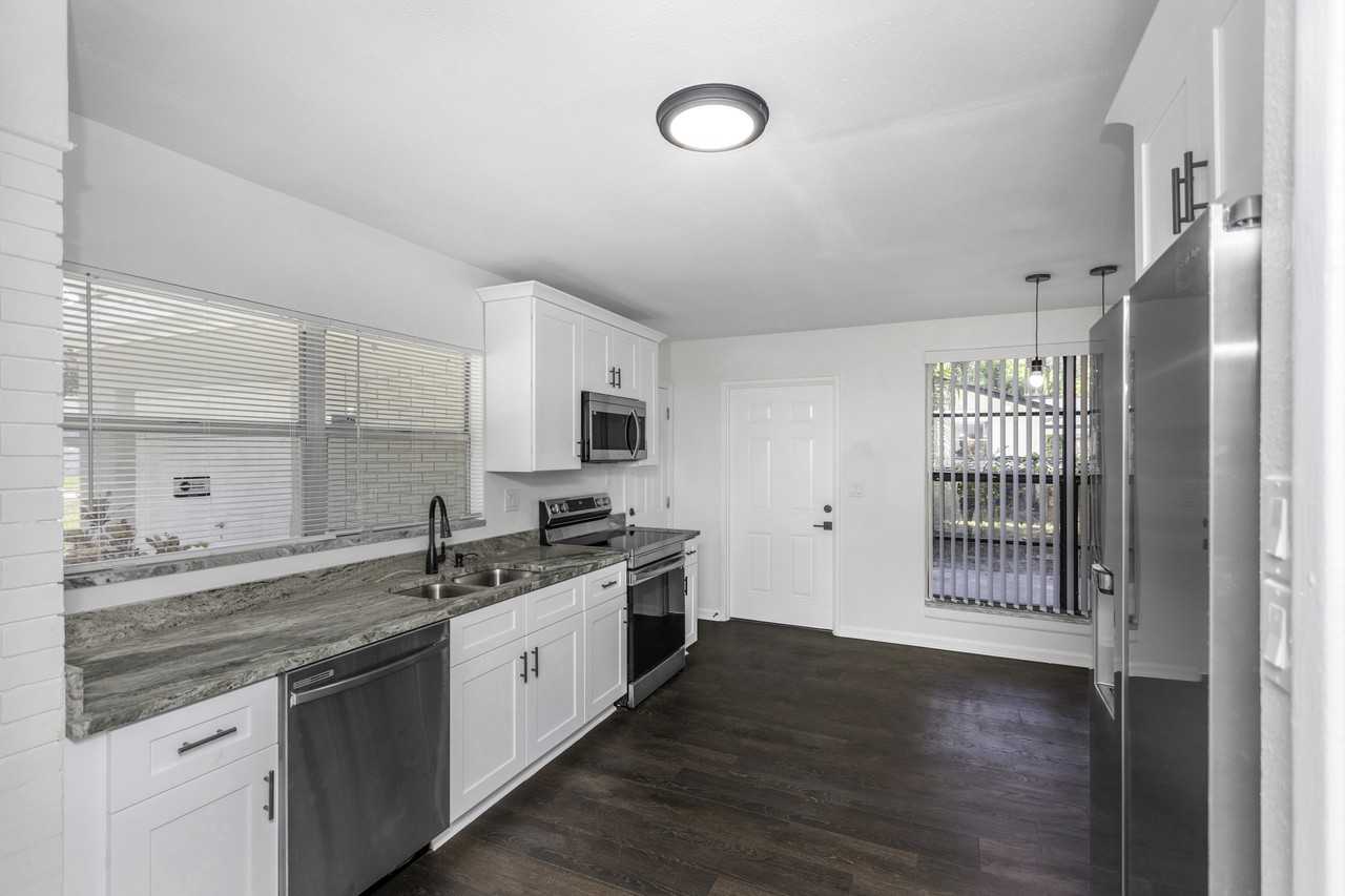 5908 N 32nd St - Photo 3 of 24