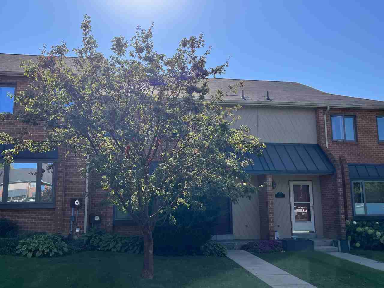 102 Caernarvon Ct - Photo 2 of 38