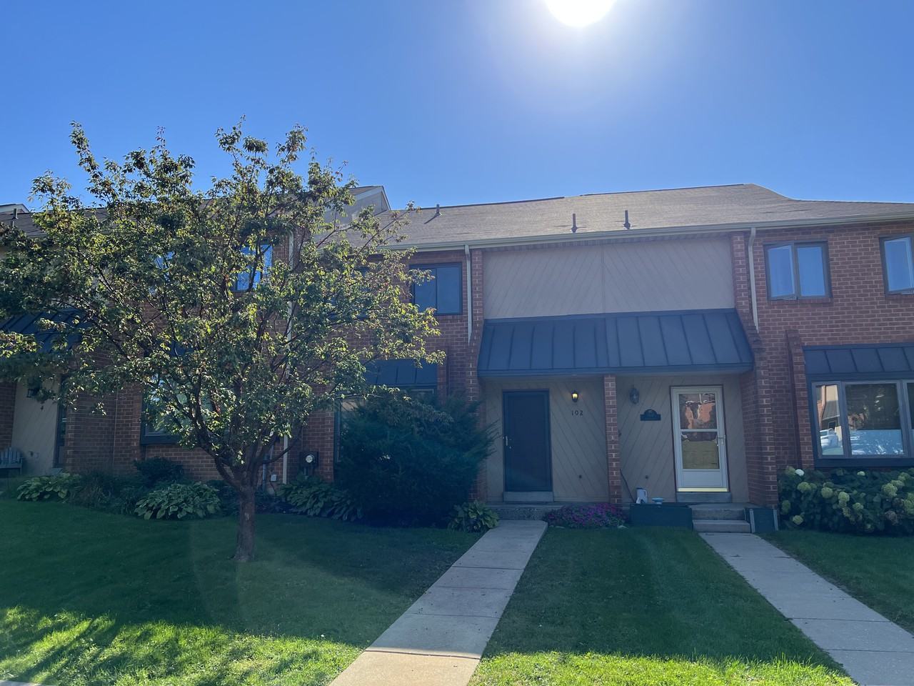 102 Caernarvon Ct - Photo 3 of 38