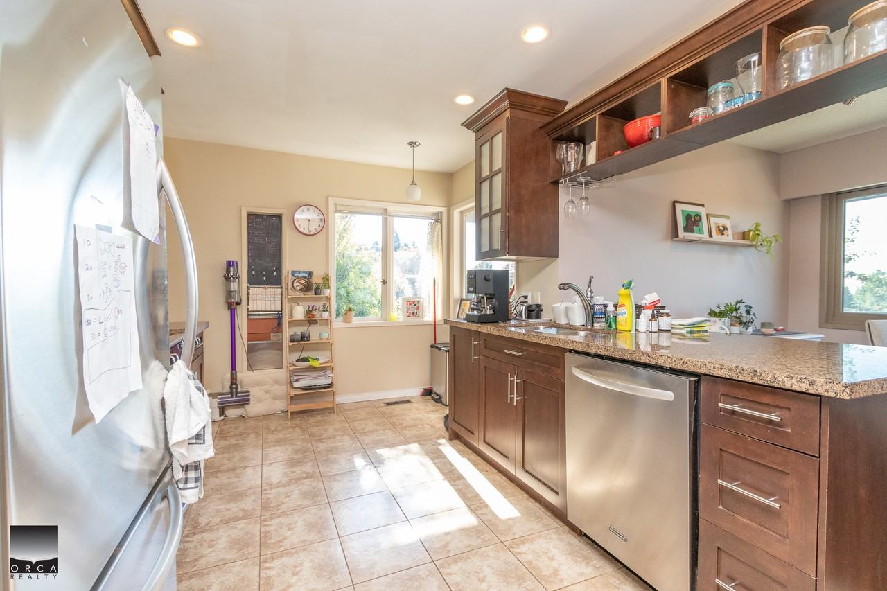 766 Montroyal Blvd - Photo 2 of 27