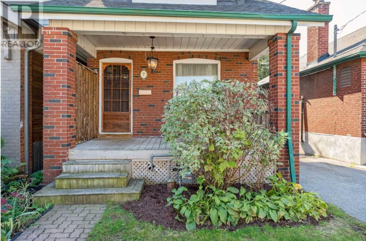 7 Beachdale Ave - Photo 2 of 34