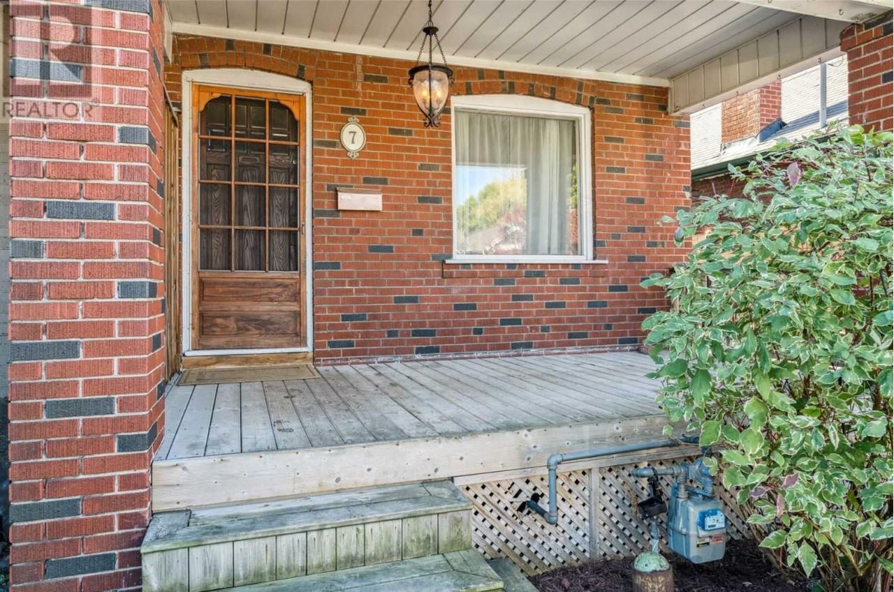 7 Beachdale Ave - Photo 3 of 34