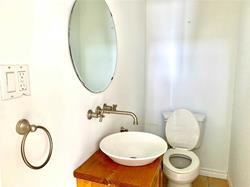 36 Metropolitan Crescent - Photo 2 of 9