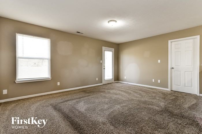9220 Whitecliff Way - Photo 3 of 15