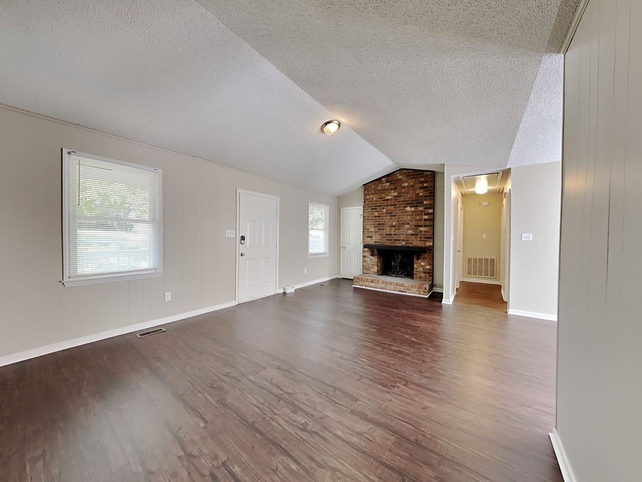 511 Texas Trl - Photo 3 of 16