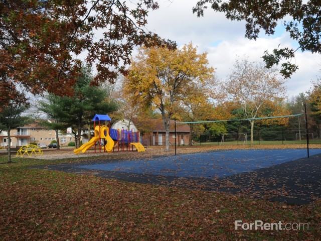 Beekman Gardens - Photo 2 of 17