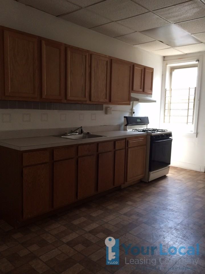 215 N Creighton St - Photo 3 of 11