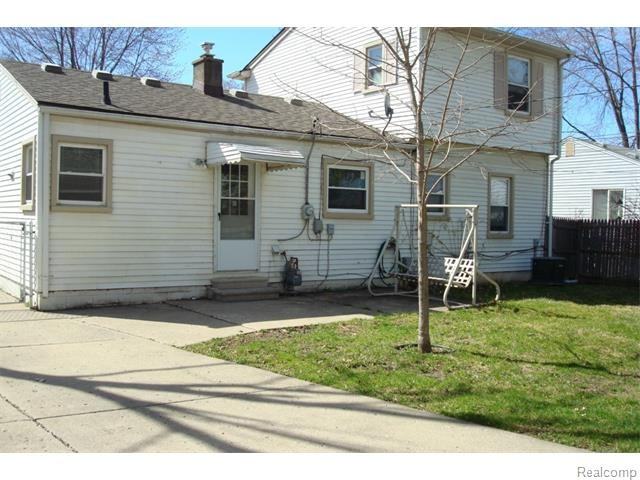 12072 Rockland St - Photo 3 of 19