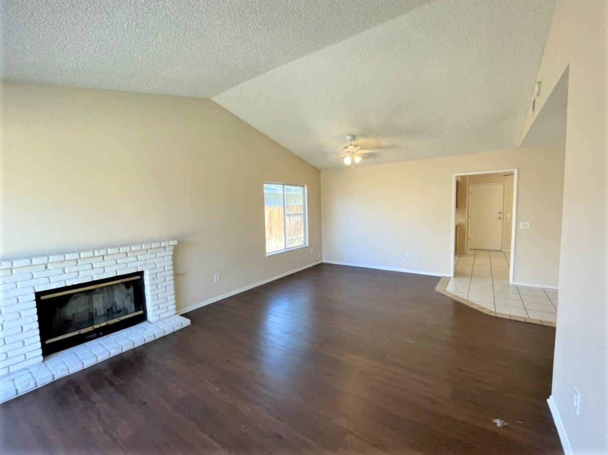 803 W Avenue H2 - Photo 3 of 25