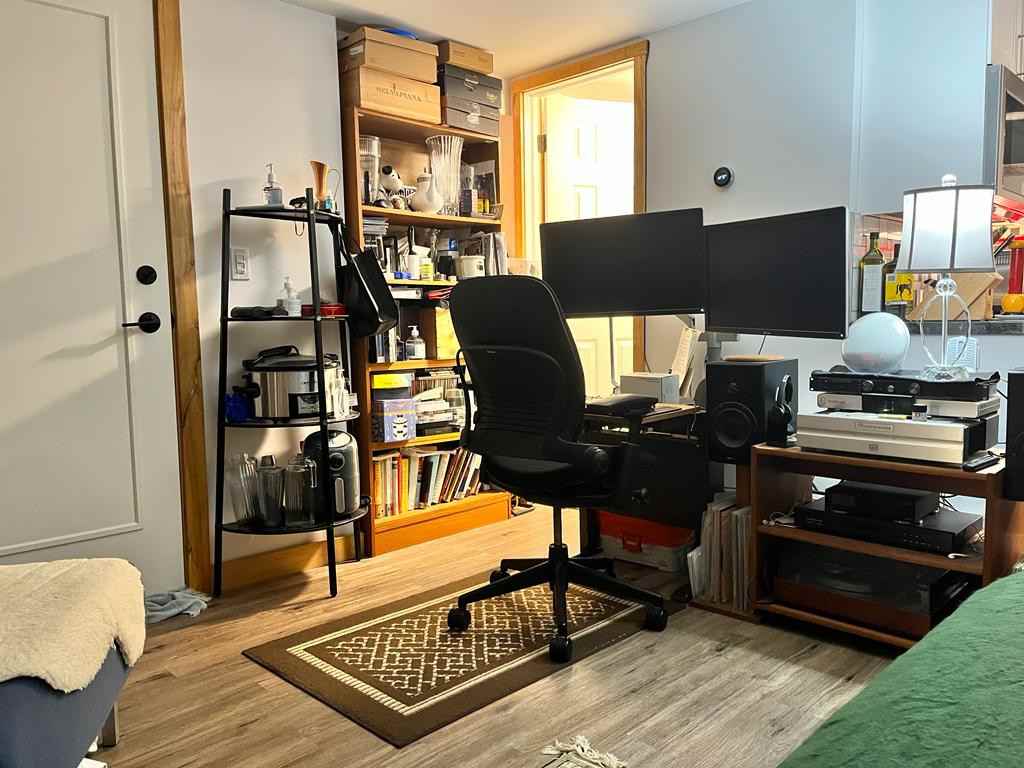 69 Hillcrest Drive D, Toronto, ON M6G 2E5 Studio Apartment for Rent