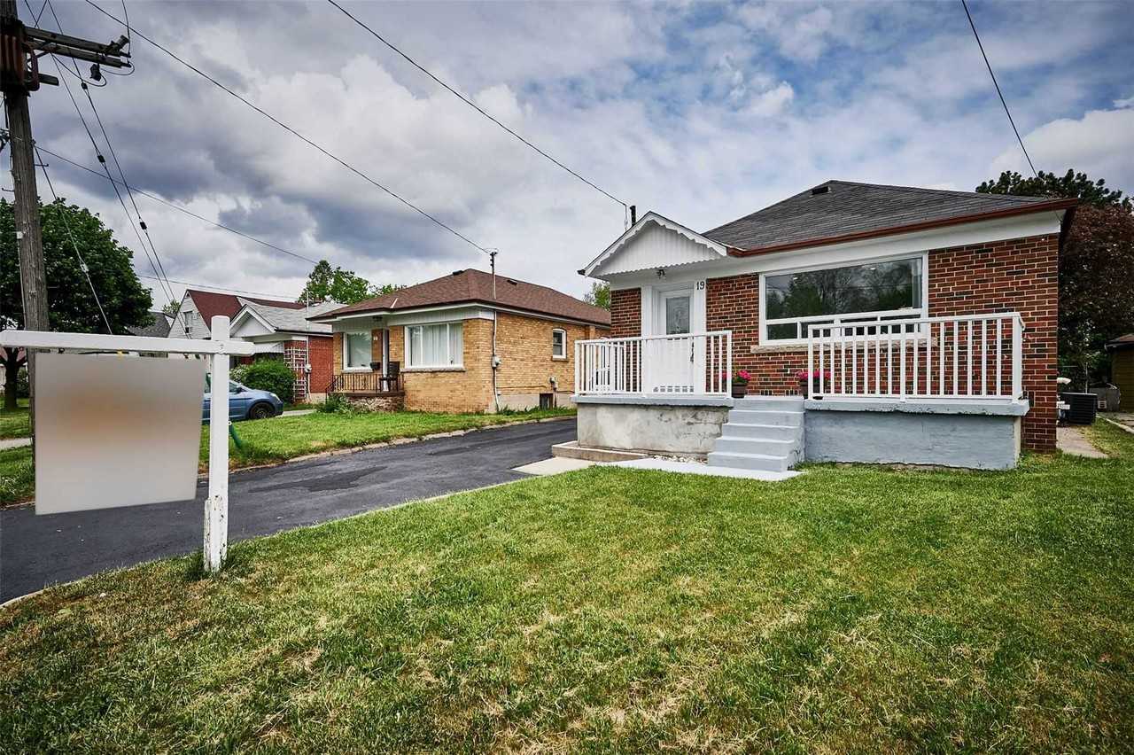 19 Lynvalley Crescent - Photo 2 of 19