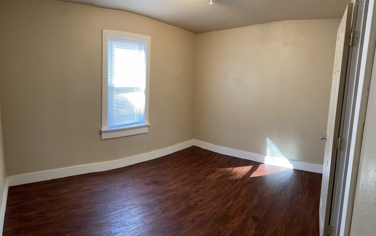 1420 Nw Van Buren St - Photo 3 of 9