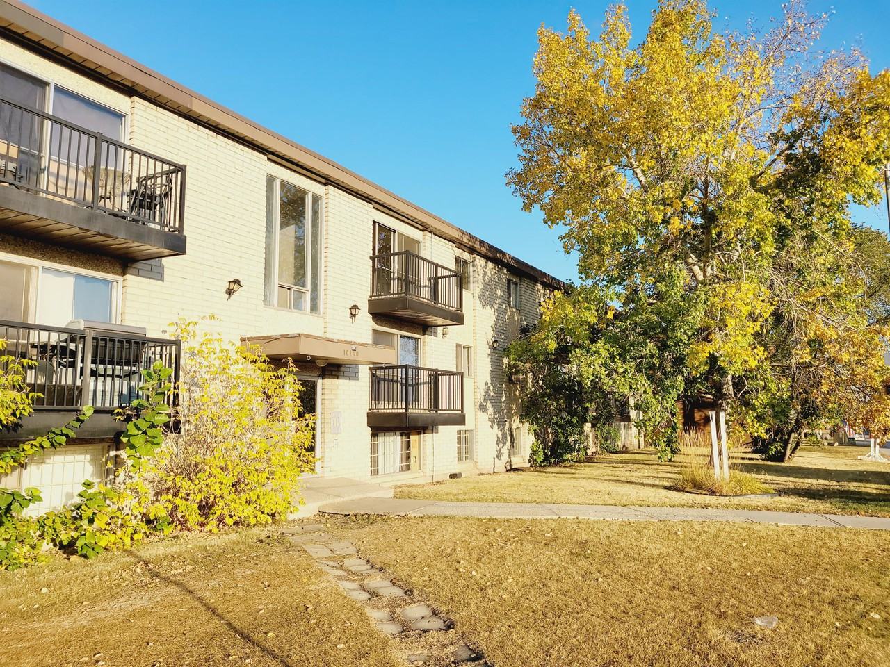 10140 156 St Nw #203 - Photo 2 of 2