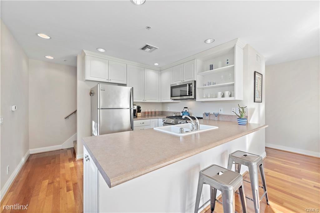 416 Avenida Santa Barbara #B