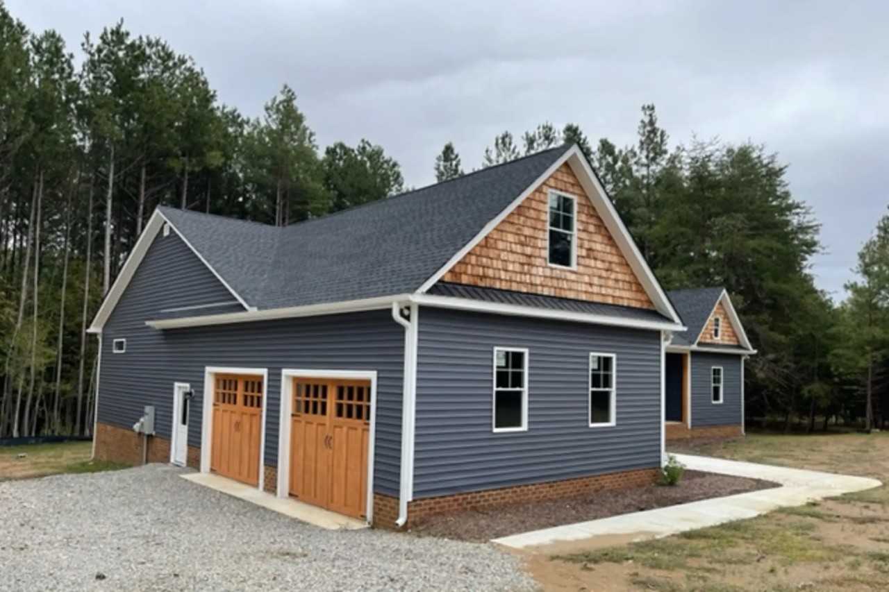 2948 Pineview Dr - Photo 3 of 34