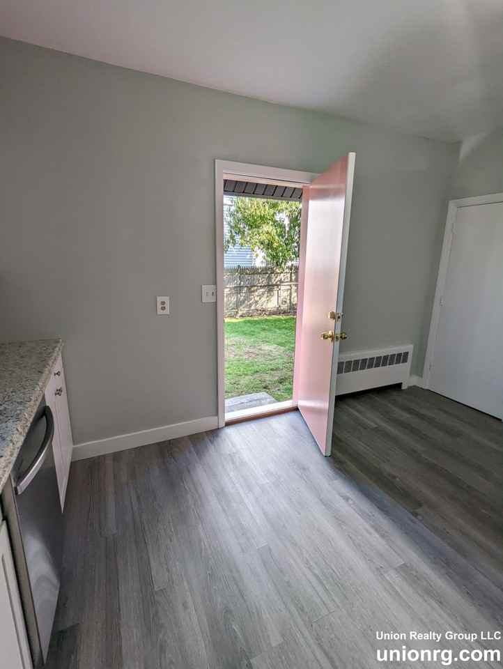 2 Swetts Ct - Photo 3 of 15