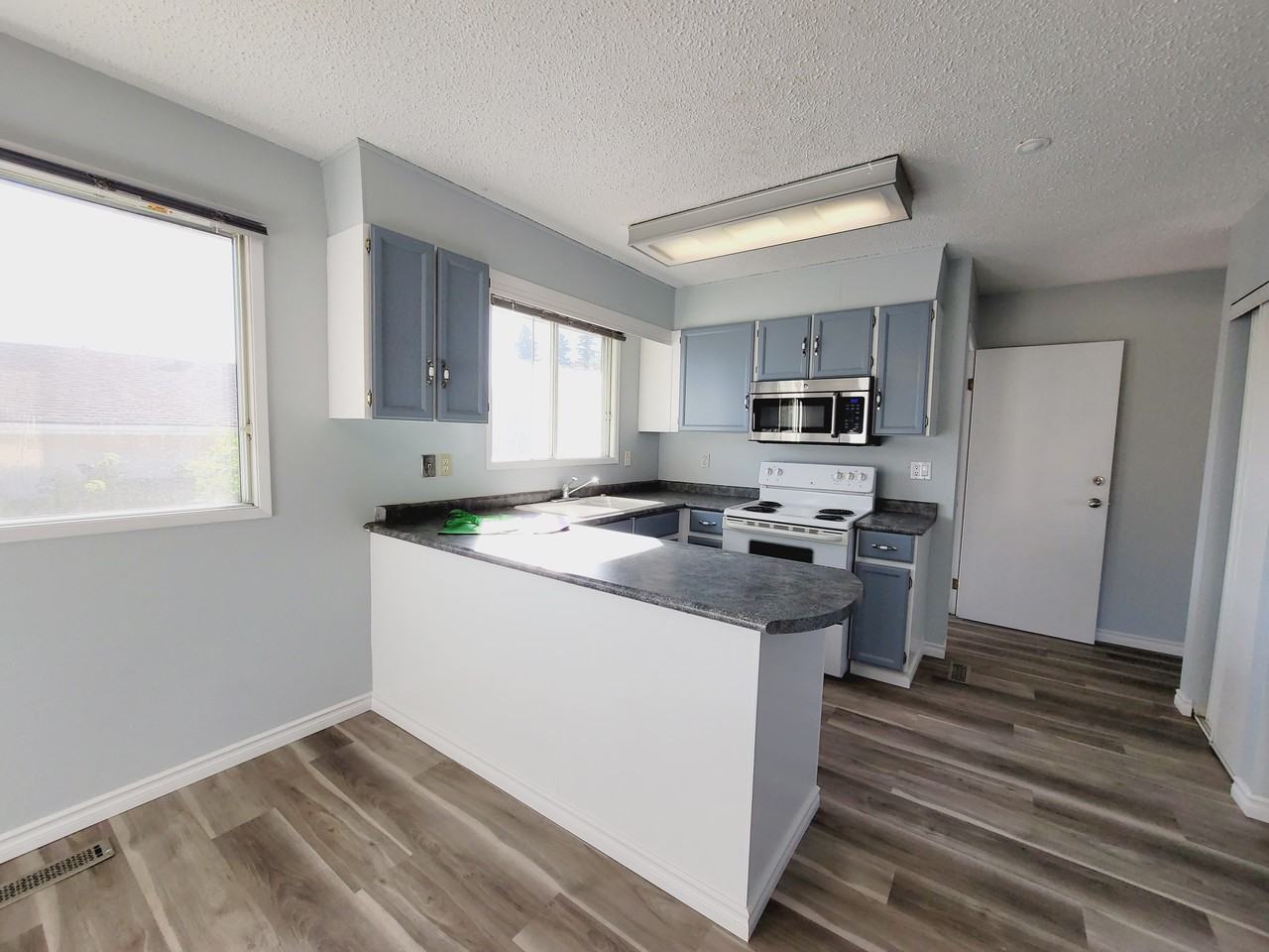 14703 21 St Nw - Photo 2 of 40