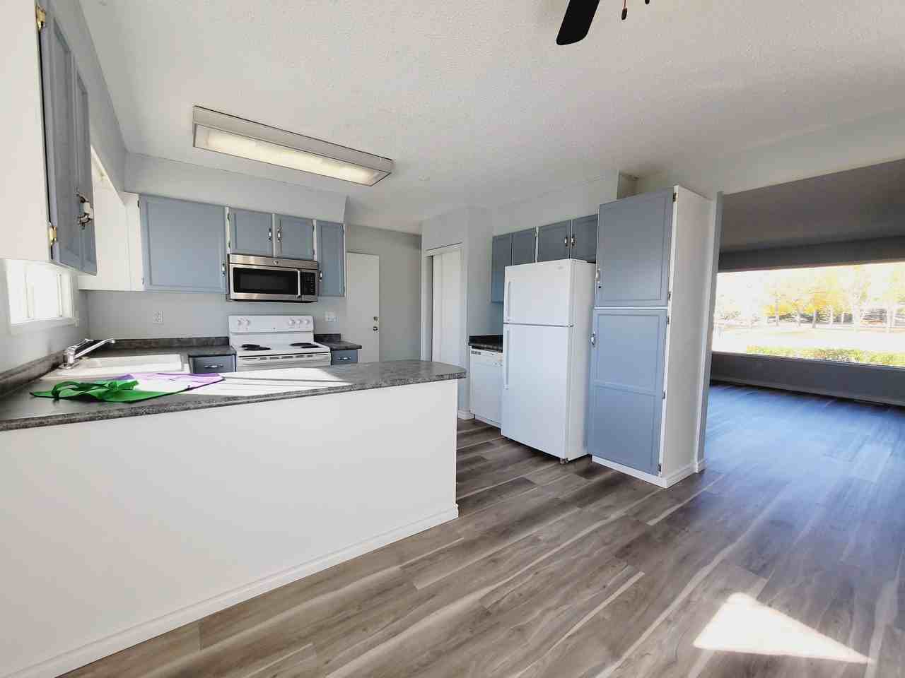 14703 21 St Nw - Photo 3 of 40