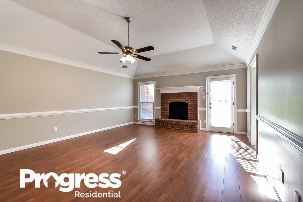 1539 Fox Trace Dr - Photo 3 of 16