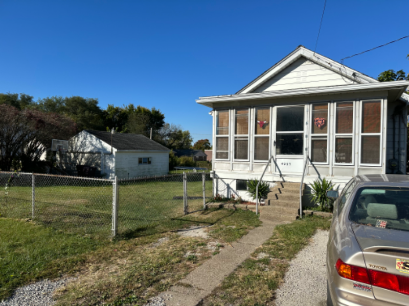 4237 N Boulevard Ave - Photo 3 of 9